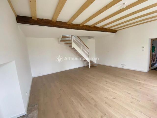Location Maison de village 7 pièces 139 m2 à Bignay