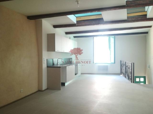 LOCATION MAISON DE VILLAGE 3 PIECES + BUREAU ENTIEREMENT RENOVEE