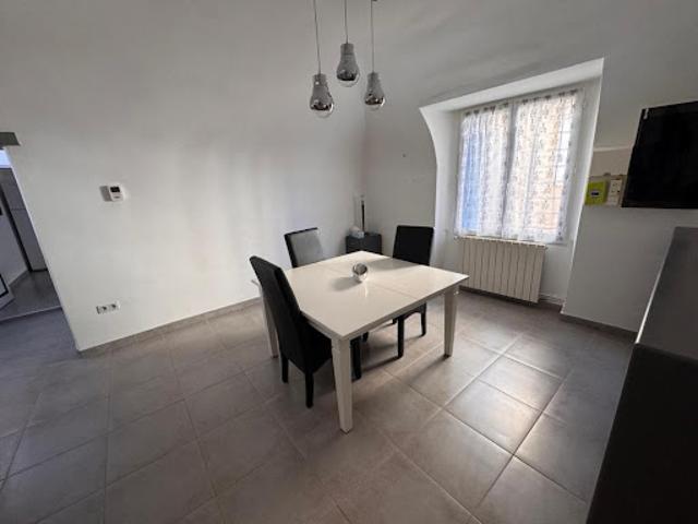 Location Maison de ville 3 pièces 91 m2 Saint Victor de Malcap