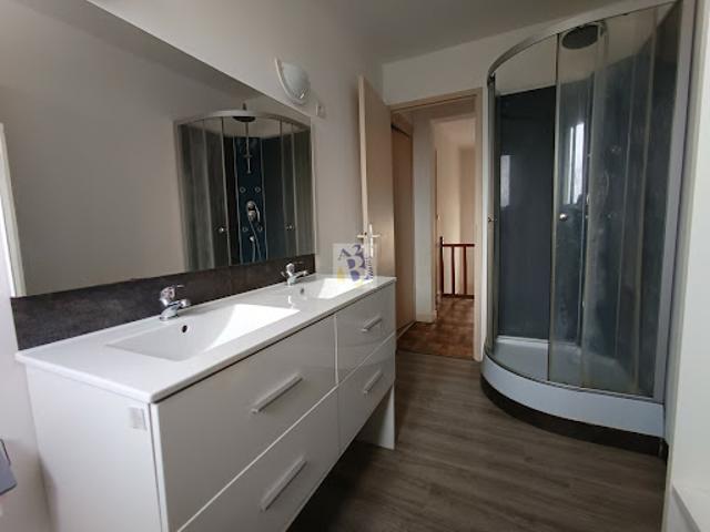 Location Maison de ville 5 pièces 100.75 m2 Gond Pontouvre