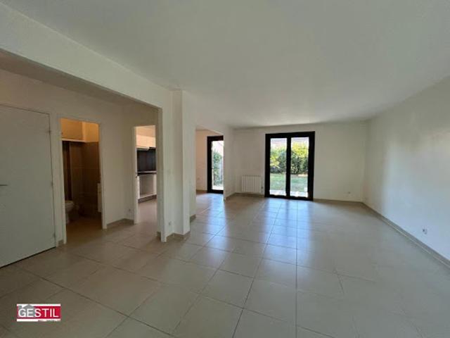 Location Maison de ville 5 pièces 94.96 m2 Jouy le Moutier