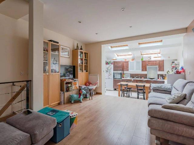 LOCATION MAISON DE VILLE 70 m² habitables environ et 55 m² loi b