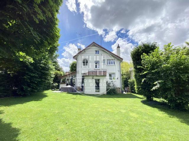 Location Maison Le Vésinet 5 371,19 €/mois