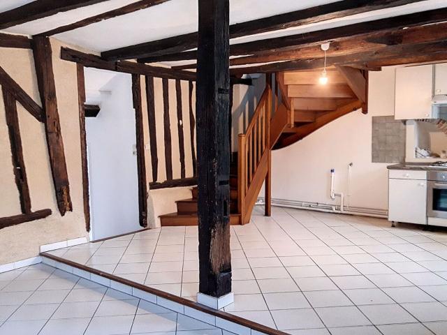 Location maison, m² T 1 à Monnaie, 640 €
