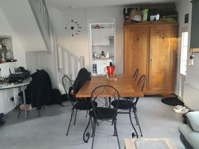 Location maison, m² T 2 à Taillebourg, 630 €