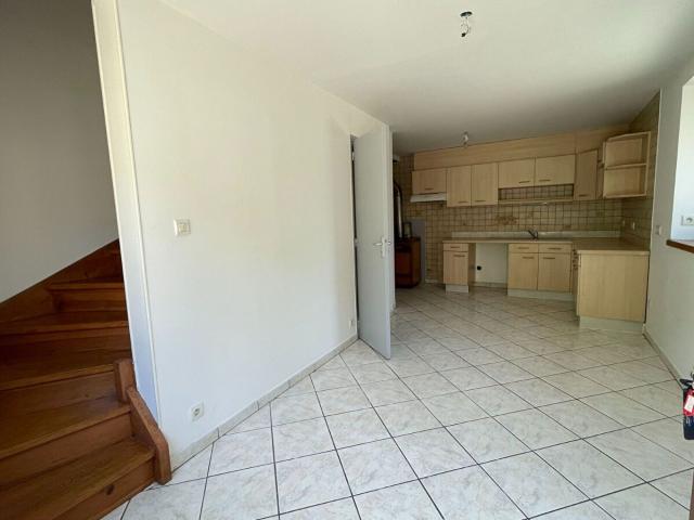 Location maison, m² T 2 à Barjac, 438 €