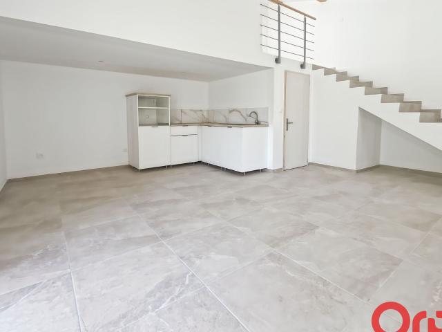 Location maison, m² T 2 à Marignane, 950 €