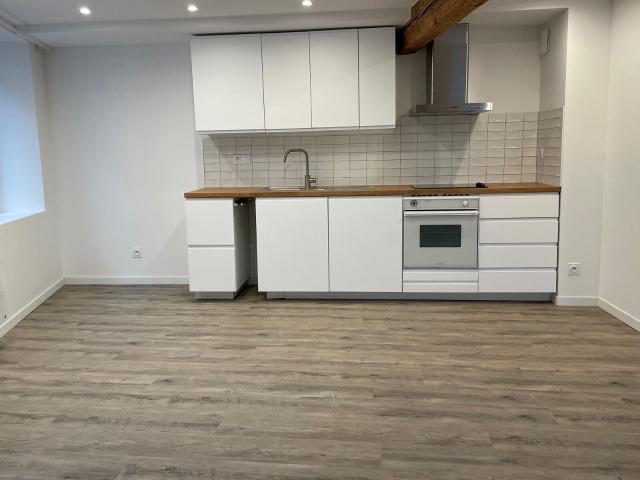 Location maison, m² T 2 à Saint Andéol le Château, 899 €