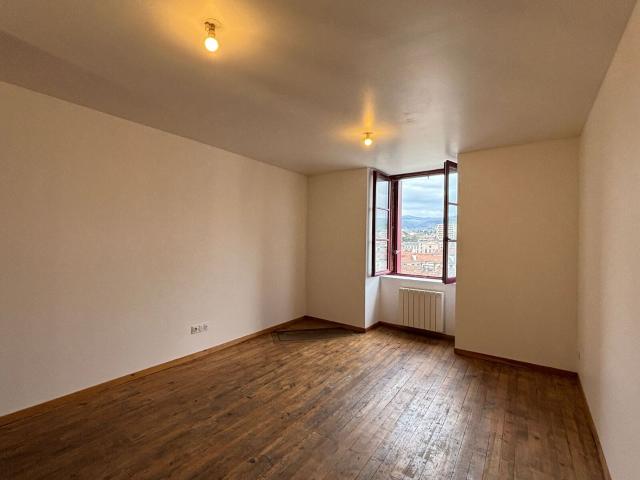 Location maison, m² T 2 à Saint Chamond, 645 €
