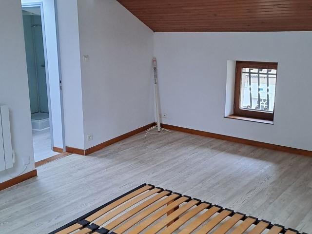 Location maison, m² T 2 à Saint Paul Cap de Joux, 380 €