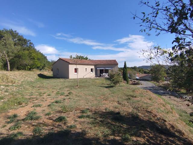 Location maison, m² T 3 à Uzer, 1 050 €