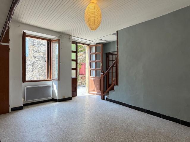 Location maison, m² T 3 à Vacquières, 575 €