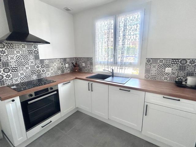 Location maison, m² T 3 à Boulazac, 850 €