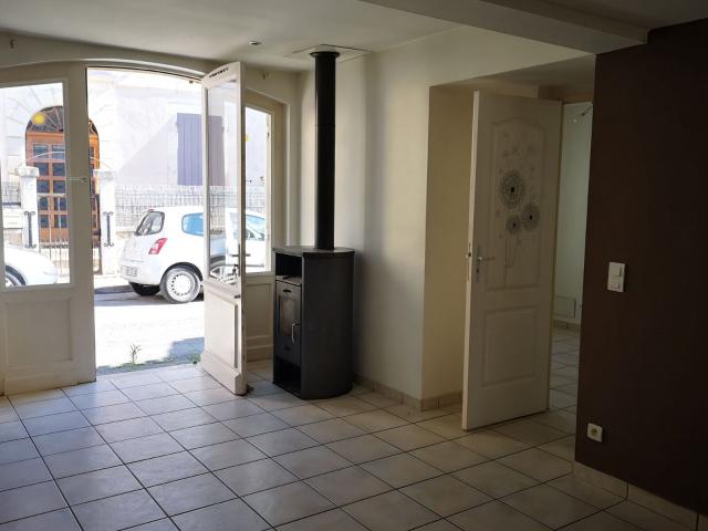 Location maison, m² T 3 à Isle Saint Georges, 617 €