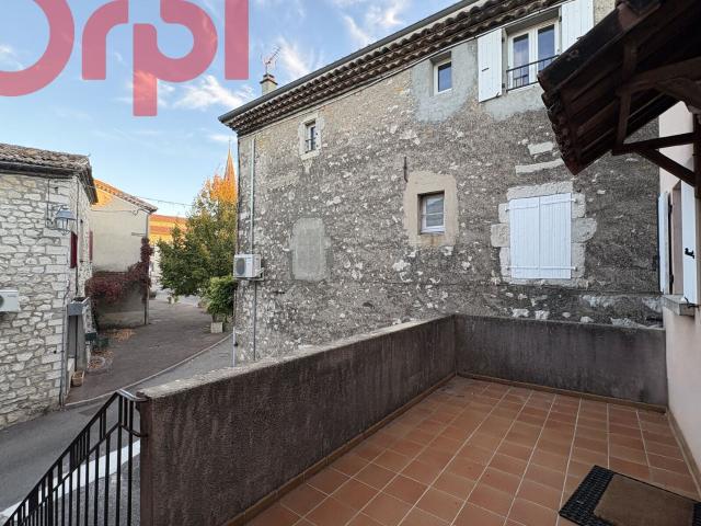 Location maison, m² T 3 à Lussas, 580 €