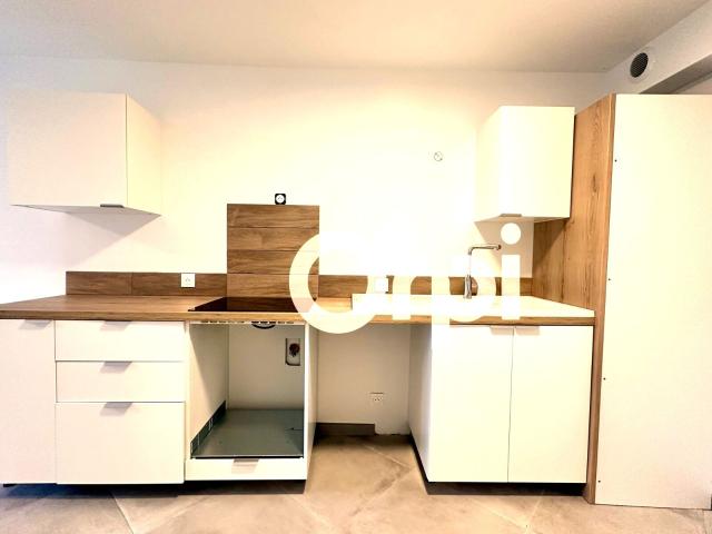 Location maison, m² T 3 à Oulchy le Château, 675 €