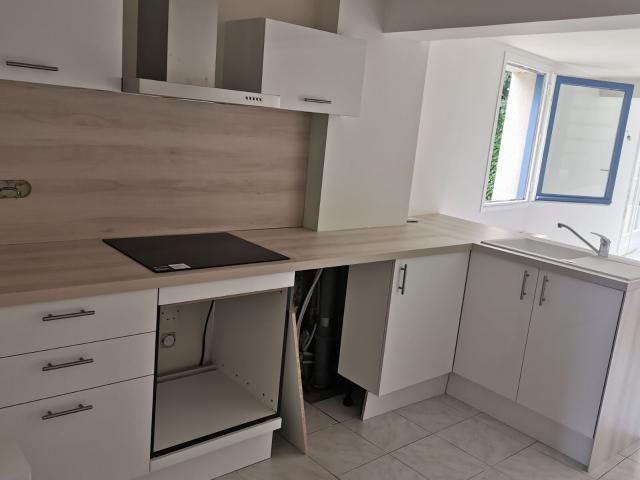 Location maison, m² T 3 à Pont l'Évêque, 1 086 €