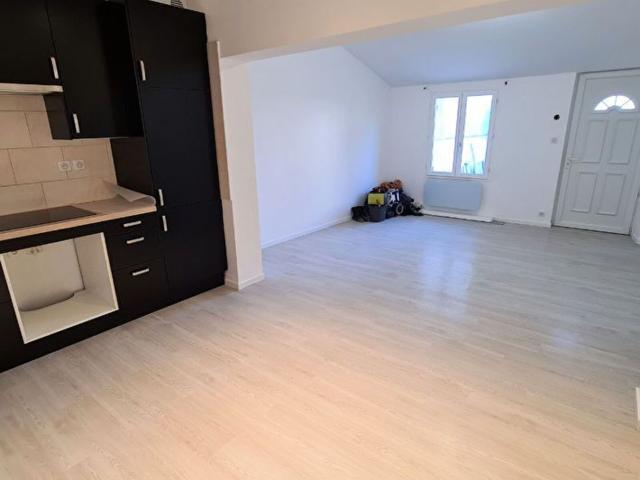 Location maison, m² T 3 à Pontault Combault, 1 144 €