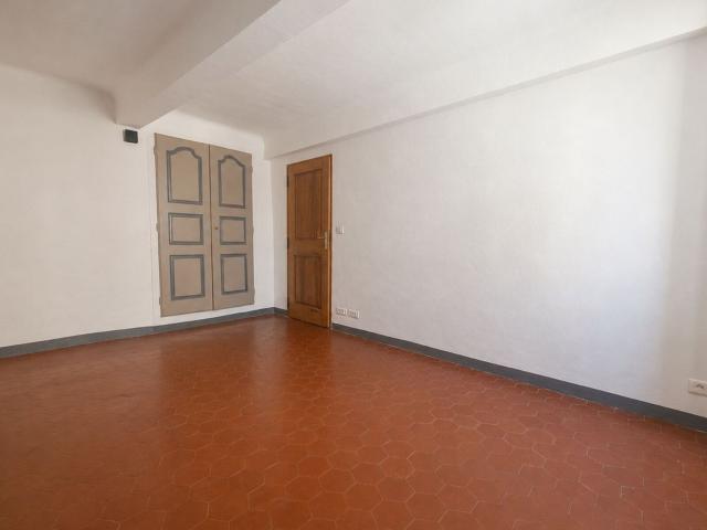 Location maison, m² T 3 à Régusse, 625 €