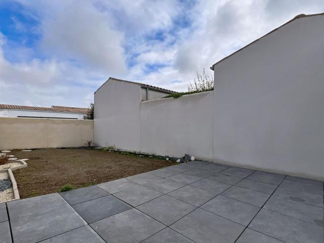 Location maison, m² T 3 à Saint Xandre, 1 036 €