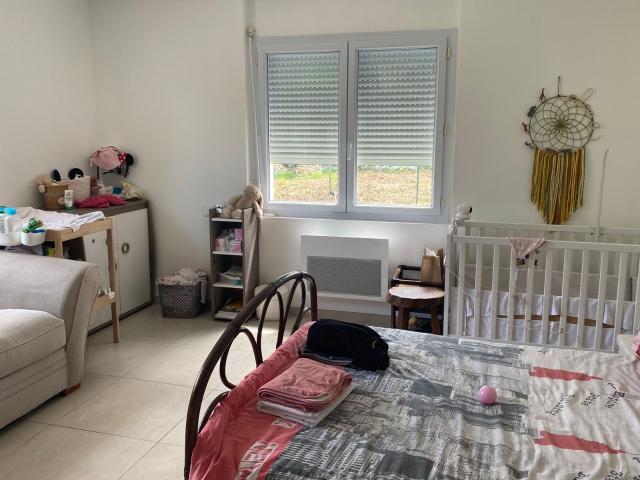 Location maison, m² T 3 à Salleboeuf, 1 180 €