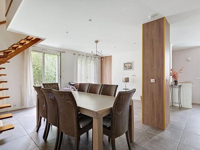 Location maison, m² T 3 à Suresnes, 2 500 €
