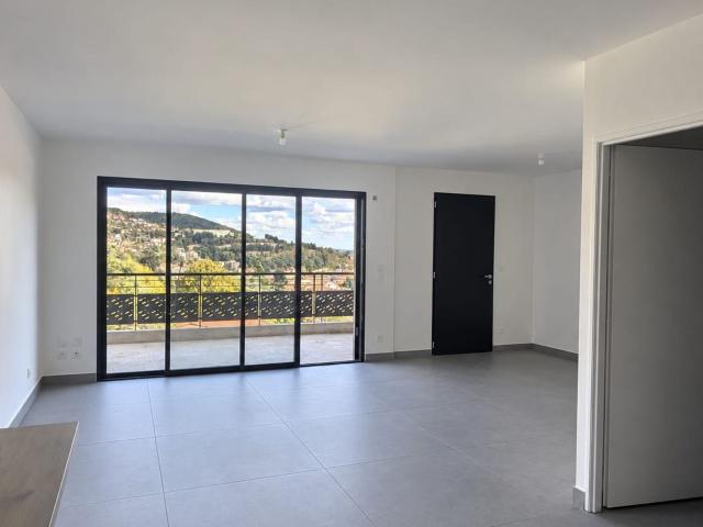 Location maison, m² T 4 à Tarare, 1 250 €