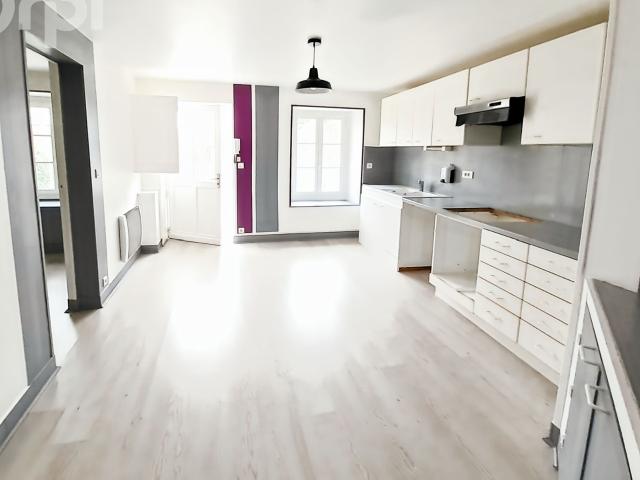 Location maison, m² T 4 à Versigny, 900 €