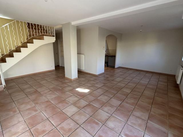 Location maison, m² T 4 à Beynost, 1 300 €
