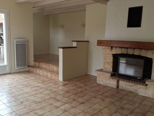 Location maison, m² T 4 à Breuillet, 1 070 €