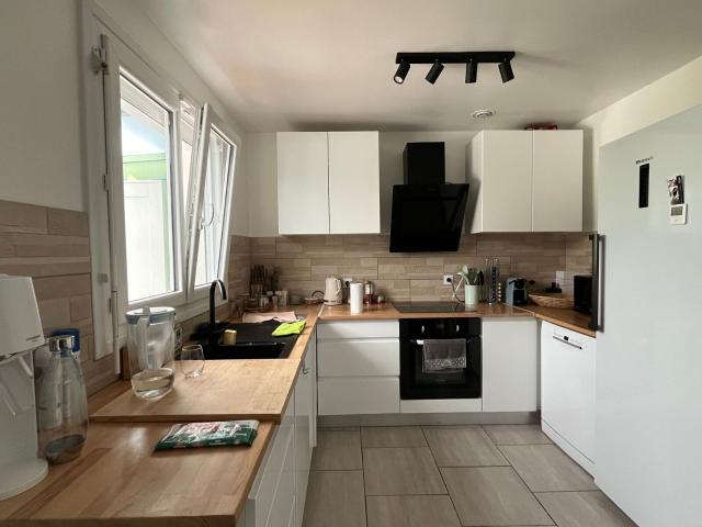 Location maison, m² T 4 à La Chapelle Réanville, 1 200 €