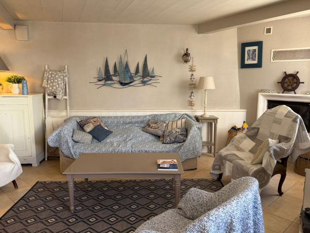 Location maison, m² T 4 à La Flotte, 1 350 €