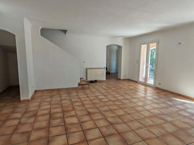 Location maison, m² T 4 à Les Angles, 1 290 €