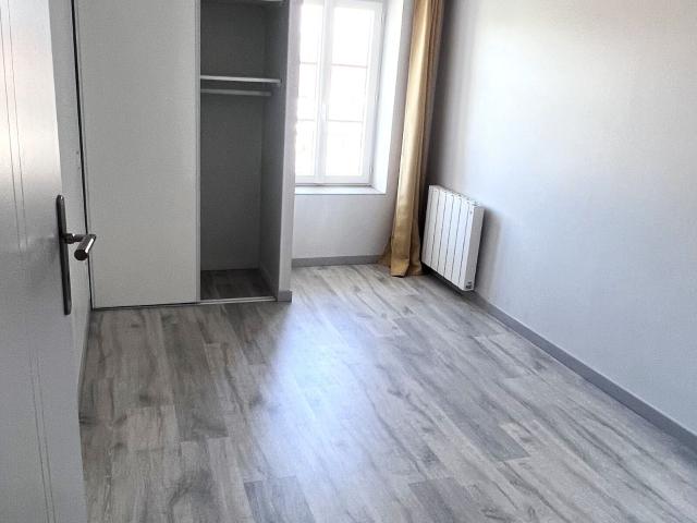 Location maison, m² T 4 à Les Abrets, 899 €
