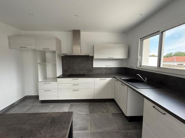 Location maison, m² T 4 à Mazerolles, 1 250 €