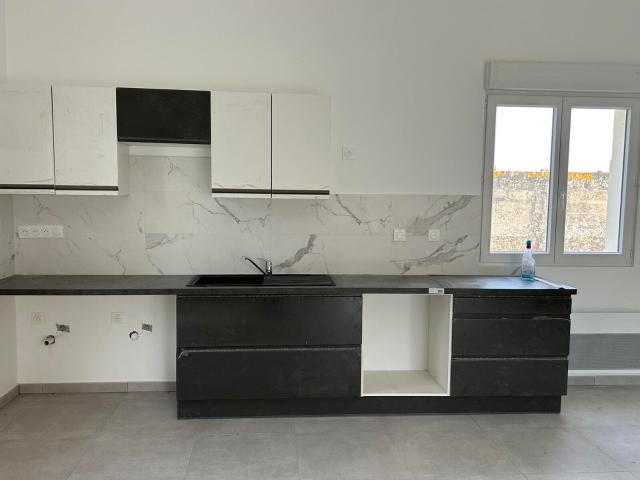 Location maison, m² T 4 à Montreuil aux Lions, 988 €