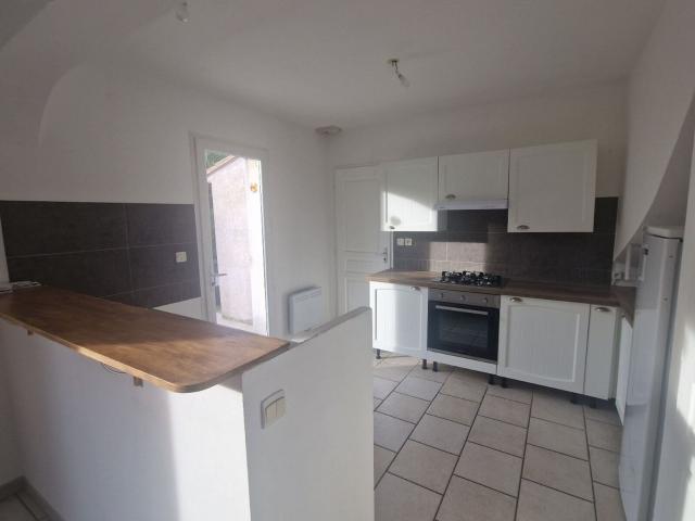 Location maison, m² T 4 à Pont Saint Esprit, 880 €