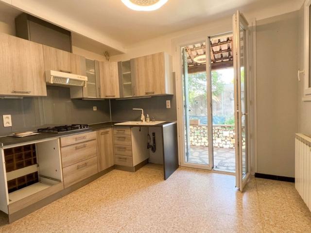 Location maison, m² T 4 à Sainte Anastasie, 890 €