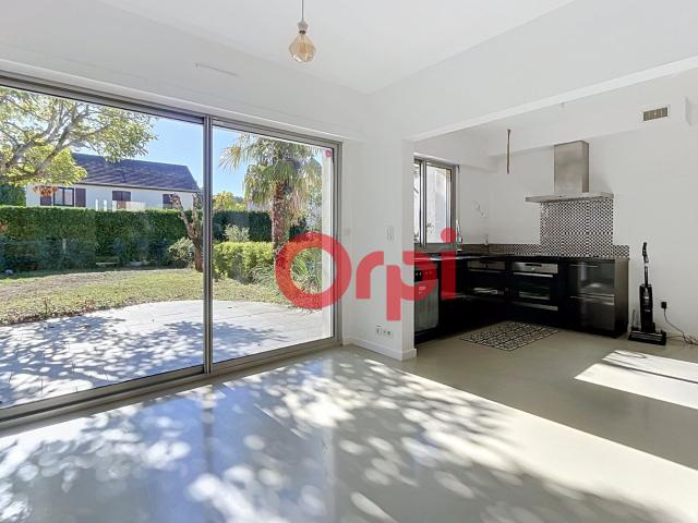 Location maison, m² T 5 à Bellerive sur Allier, 1 390 €