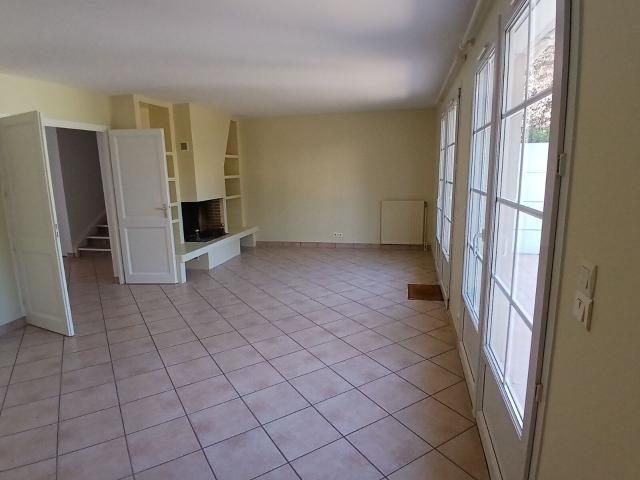 Location maison, m² T 5 à Compiègne, 1 900 €