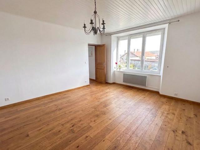Location maison, m² T 5 à Hauterives, 900 €