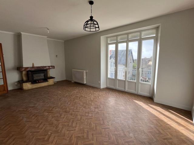Location maison, m² T 5 à La Souterraine, 750 €
