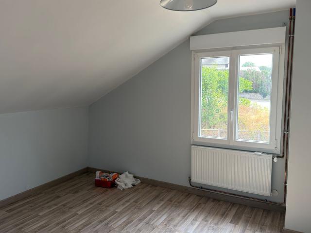 Location maison, m² T 5 à Les Hauts de Chée, 650 €