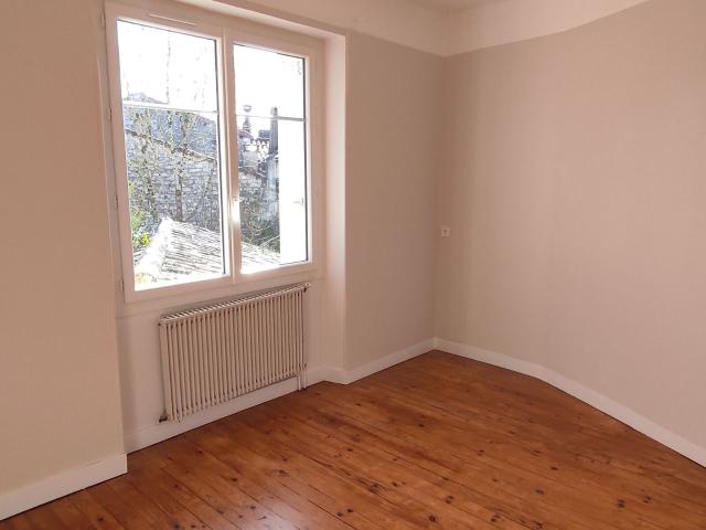 Location maison, m² T 5 à Montpezat de Quercy, 910 €