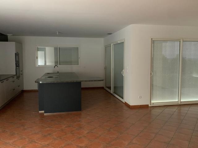 Location maison, m² T 5 à Nîmes, 1 600 €