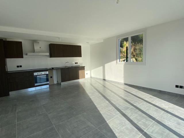 Location maison, m² T 5 à Nice, 2 233 €