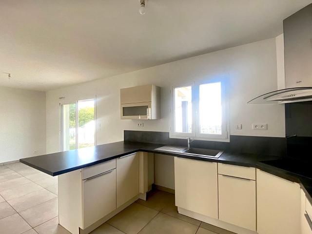 Location maison, m² T 5 à Notre Dame de Sanilhac, 1 090 €
