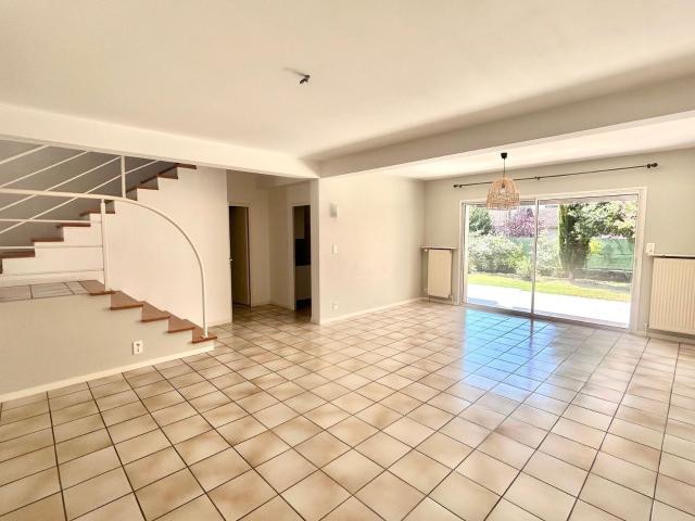 Location maison, m² T 5 à Périgueux, 1 450 €