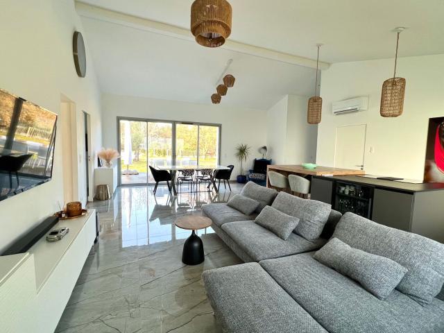 Location maison, m² T 5 à Saint Médard en Jalles, 1 950 €