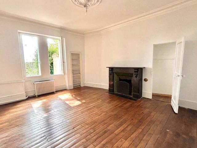 Location maison, m² T 7 à Périgueux, 1 306 €